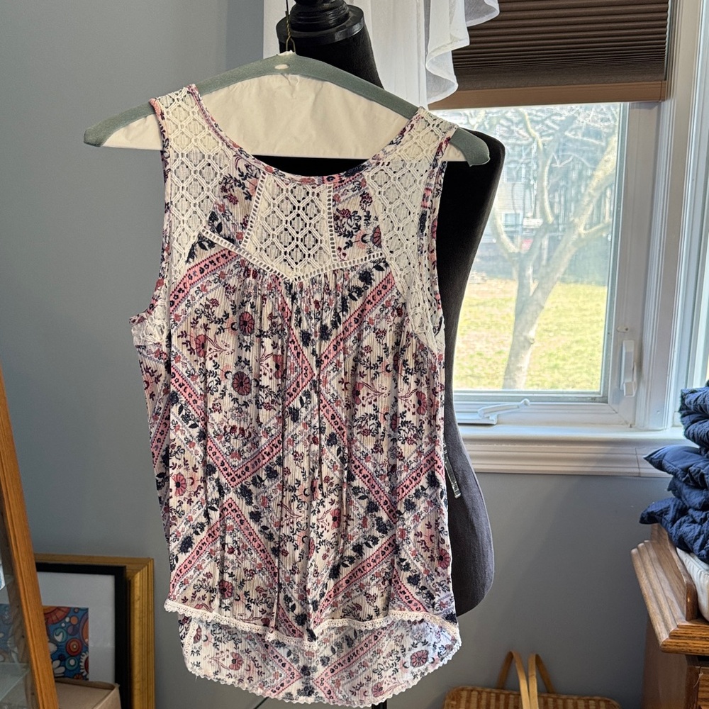 Rewind White Floral Crochet Yoke Sleeveless Tank